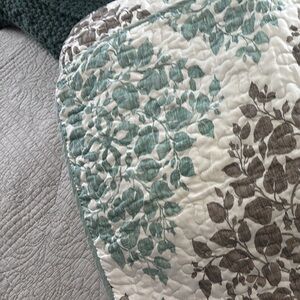 Floral Quilted Bedding Set - Teal and Gray
